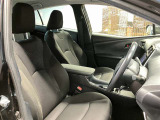 運転席も広々としており運転しやすい環境を実現しています☆室内クリーニングも実施済みです。