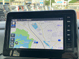 周辺の地図と現在地が画面に表示され、地名や道路の位置関係を確認できます。縮尺の表示もあり、目的地までのルート確認など日常のお出かけに活用いただけます。