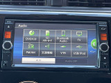 AM/FM・TV・ブルーツゥースにCD/DVDなどの機能付き。