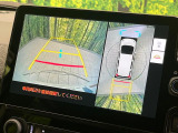 【パノラミックビューモニター】専用のカメラにより、上から見下ろしたような視点で360度クルマの周囲を確認することができます☆死角部分も確認しやすく、狭い場所での切り返しや駐車もスムーズに行えます。