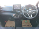 操作しやすい運転席廻り!操作パネルも使いやすい!!ドライブが楽しくなります!