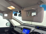 ★【あると便利な装備】後席確認ミラー+運転席・助手席サンバイザー&ミラー+マップランプが装備されています