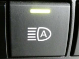 隣車線を走る車両をレーダーで検知し、ドアミラーでは確認しにくい後側方エリアに存在する車両に加え、急接近してくる車両も検知します。車両を検知するとドアミラーに搭載されたLEDインジケーターが点灯します。