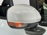 【ウインカーミラー】方向指示器をミラーのランプに点灯。対向車への視認性を高め、安心安全な方向転換をサポートします♪