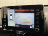 後方の見える安心をお届けするバックガイドモニター付:バックするときのアシストラインもあって楽々バック!車庫入れや縦列駐車をサポートし、苦手な駐車も安心です!今やもう手放せない装備ですネ♪
