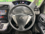インテリアに合わせたデザインのステアリングは、運転される方のことも考え、運転しやすい形状、大きさです。是非一度、実際に触ってお確かめください。