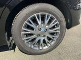 純正16インチアルミアルミホイールが車両とマッチしています!