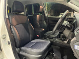 運転席まわりには十分なスペースがあり、大柄な方でもゆったり運転していただける環境です。
