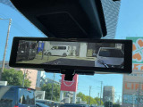 インテリジェントスマートルームミラーは、後席にゲストがの乗車時やお荷物などで後方確認ができない場合は後方確認専用カメラでくっきり!安心ですね!