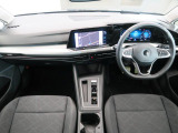 シンプルなデザインと一目でわかるスイッチの配置はPeoples Car=みんなの車という考えの現れです。各スイッチにはバックライトもついており、夜間でも安全に操作して頂けます。