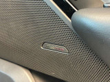【Meridianサウンドシステム】イギリスの老舗オーディオブランドで音質が良く、ドライブ中の音楽をより一層楽しませてくれます。