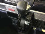 オートマのシフトレバーは操作しやすい位置にあります☆