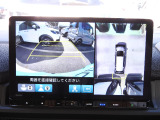 ★マルチビューカメラ後方★車両の前後と左右のドアミラーに搭載した計4台のカメラで映した周囲の映像をナビゲーション画面に表示し、ドライバーの死角を減らし運転負荷を軽減します。