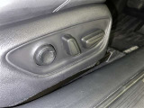 パワーシート搭載。微妙な調整が手軽にでき、ピッタリのポジションで運転することが可能です。