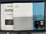 スマートキーは鍵をバッグに入れたままでもドアロックの開閉やエンジンのON・OFFができます。夜間や雨の日も鍵を探さなくて良いので便利です。