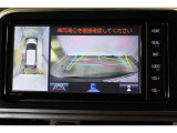 車両を上から見たような映像表示するパノラミックビューモニター付き!