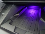いわゆる「置くだけ充電」、スマートフォンのワイヤレスチャージングが可能となっております。