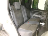 後部座席も気になるようなキズ・汚れやへたり等、大きなダメージはなく、良好な状態です。