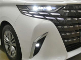 LEDヘッドライトです。デザイン性がよくとても明るいので、夜間の走行や悪天候でも安心です。しかも長寿命!