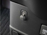 ◆フック◆ちょっとした買い物の袋を吊り下げたり、ゴミ袋を吊り下げられるコンビニフックがあり車内を転がらず便利です!