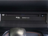 車内でCD DVDのメディアが楽しめます。