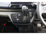 ■インパネシフト■ハンドルに近い位置で運転席からも見やすく操作しやすいインパネシフト。パッと見ただけで、どのギアに入っているのかが判断しやすいところもいいですね!