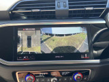 サラウンドビューカメラ装備 車両の4つのカメラから得た映像を合成し、上空から眺めているような映像をモニターに映し出します。車両周辺の歩行者や障害物などの発見に役立ちます。