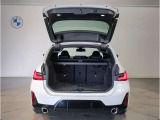 【トランクルーム】十分な容量を確保したトランクルーム。環境へ配慮したスペアタイヤ非搭載のBMW。その分、トランクスペースを有効活用できる様にしてあります。