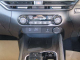 オートエアコン搭載!ワンタッチで車内温度を一括管理できます!!