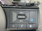 プロパイロットスイッチをONにして走行スピードを設定するだけでステアリングを自動制御で車線中央走行をキープ。車間距離をキープ。急な割り込みにもブレーキ操作なしでスピードコントロール、車間を調整&rArr;安心◎