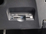 高速道路上に設置されたITSスポットと双方向通信を行うETC2.0ユニットは、ETC機能に加え、安全運転をサポートする交通情報を提供します。