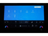 オーディオ選択画面です。AM・AMラジオ、TV視聴可能です!また、Bluetooth、USB接続、CarPlayも対応しております!