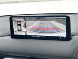 狭い場所での駐車やすれ違いなどでより的確な運転操作に役立つ360&deg;ビューモニターが装備されています。