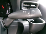 オートヘッドライトは、周囲の明るさに応じてライトのオン・オフを自動で行ないます。夕暮れ時やトンネルなどで役立ちますね。