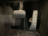 当店でお車をご購入のお客様はオーナー様専用保険「メルセデス・ベンツ保険」にご加入頂けます。飛来物によるフロントガラス破損やパンクによるタイヤ交換の際に、修理費用の一部をお支払いしております。