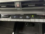 オートエアコンは温度を設定するだけで、自動で風量などを設定してくれます。運転しながら操作も必要ないので、安全性も向上します。