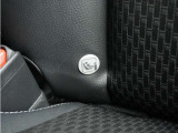 ◆ISOFIX◆シートベルトいらずでチャイルドシートと固定金具を連結するだけでガッチリ固定できます。