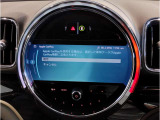 Apple CarPlay対応で、iPhoneのナビゲーションや音楽、通話などを車内ディスプレイから快適に操作。普段使い慣れたスマートフォンの機能を、ドライブでも便利に活用できます。
