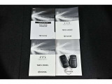 保証書・記録簿・取扱説明書と揃っていいます。キーの電池は新品にお取替えしてから納車させて頂きます。