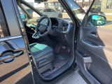 ゆったりと乗り心地の良い運転席です。長距離でもしっかりサポートしてくれます。