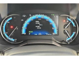 とっても見やすいメーターです。夜間時はラグジュアリーな気分にさせてくれる照明が魅力ですので、夜のドライブも楽しみになりますよ♪