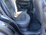 【ISOFIX(アイソフィックス)】お子様がいらっしゃるご家庭は必見!後席にチャイルドシートを直接金具に固定出来るISOFIX規格対応の座席です♪シートベルトのみを使用しての固定よりも安定します!