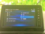 オーディオの選択画面には、ラジオやBluetoothなど複数の項目が並びます。使いたい音源を画面から選びやすく、気分やシーンに合わせて車内で音楽を楽しみたい方にも便利です。