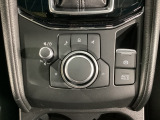 電動パーキングブレーキの搭載により、コンソールデザインの自由度が増すだけでなく安全性も向上。上り坂では路面勾配に応じて坂を登れる駆動力が発生してから解除するので後ろへずり下がる心配もありません!