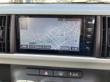 純正ナビを装備。タッチパネル式で使いやすく、お出かけもラクラクです。