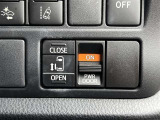 片側電動スライドドアのスイッチ付です。車内からもスイッチひとつで楽にドアの開閉が可能です。電動なので開閉時に力を使う必要がなく、半ドアになることもありません!
