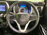 インテリアに合わせたデザインのステアリングは、運転される方のことも考え、運転しやすい形状、大きさです。是非一度、実際に触ってお確かめください。