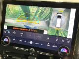 【パノラミックビューモニター】専用のカメラにより、上から見下ろしたような視点で360度クルマの周囲を確認することができます☆死角部分も確認しやすく、狭い場所での切り返しや駐車もスムーズに行えます。