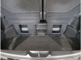 3列目を出した状態。畳んだベビーカーが縦に載る感じ