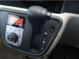 無段変速機(CVT)を搭載。有段変速機に存在する「変速ショック」が無いので、スムーズなアクセル操作が可能です♪